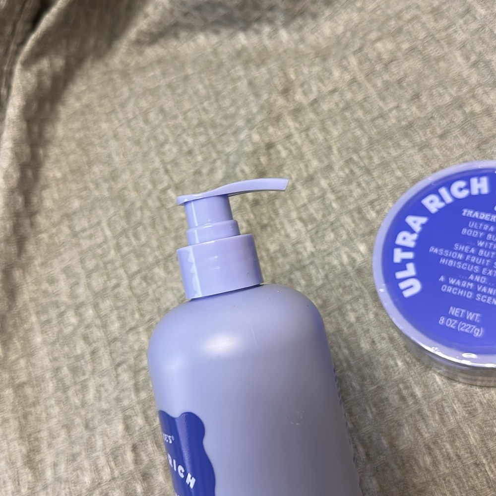 Trader Joe’s ultra rich, body wash oil and ultra rich body butter, duo set. New - Picture 4 of 6